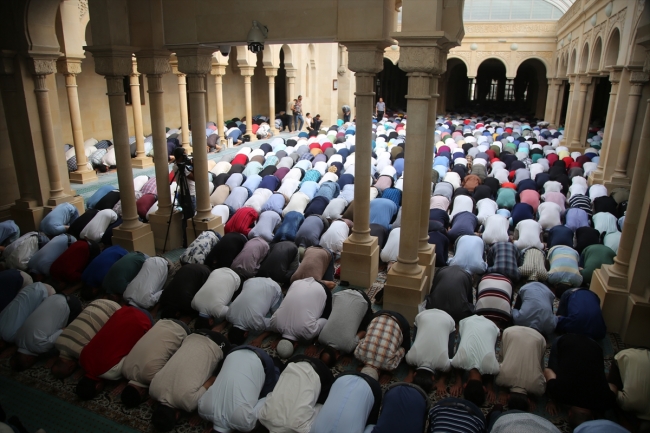 Dünya'nın bazı ülkeleri Ramazan Bayramı'na bugün başladı